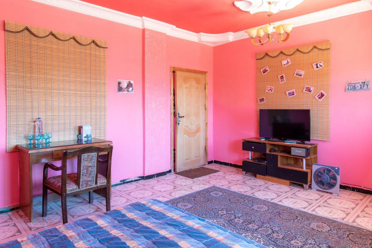 Bedouin Pink Ecohouse Acomodação com café da manhã Wadi Musa Exterior foto