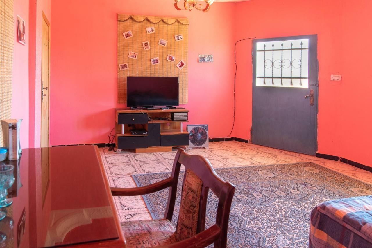 Bedouin Pink Ecohouse Acomodação com café da manhã Wadi Musa Exterior foto