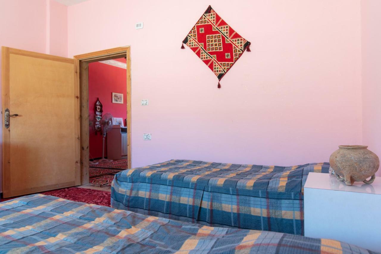Bedouin Pink Ecohouse Acomodação com café da manhã Wadi Musa Exterior foto